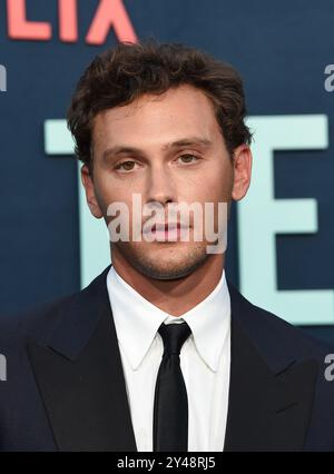 Hollywood, Stati Uniti. 16 settembre 2024. Cooper Koch arriva alla première di Netflix "Monsters: The Lyle and Erik Menendez Story" tenutasi all'Egyptian Theatre il 16 settembre 2024 a Hollywood, CA. © Lisa OConnor/AFF-USA.com Credit: AFF/Alamy Live News Foto Stock