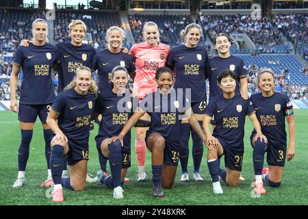 Seattle, Stati Uniti. 16 settembre 2024. Il Seattle Reign FC posa per una foto prima di un incontro della NWSL contro il NJ/NY Gotham FC al Lumen Field di Seattle, Washington, il 16 settembre 2024. (Credito fotografico Nate Koppelman/Sipa USA) credito: SIPA USA/Alamy Live News Foto Stock