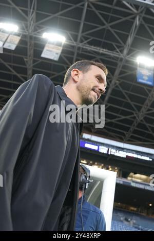 Seattle, Stati Uniti. 16 settembre 2024. Juan Carlos Amorós si mette in campo prima di un match della NWSL contro i Seattle Reign FC al Lumen Field di Seattle, Washington, il 16 settembre 2024. (Credito fotografico Nate Koppelman/Sipa USA) credito: SIPA USA/Alamy Live News Foto Stock