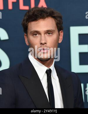 Hollywood, Stati Uniti. 16 settembre 2024. Cooper Koch arriva alla première di Netflix "Monsters: The Lyle and Erik Menendez Story" tenutasi all'Egyptian Theatre il 16 settembre 2024 a Hollywood, CA. © Lisa OConnor/AFF-USA.com Credit: AFF/Alamy Live News Foto Stock