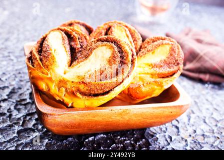 Colazione di Pasqua offerta Holliday. Panini di coniglietto pasquale con cannella Foto Stock