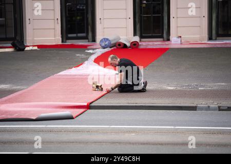 DEN HAAG - l'area intorno al Teatro reale è in preparazione per la celebrazione di Prinsjesdag. Il terzo martedì di settembre inizia il nuovo anno lavorativo del governo. ANP JEROEN JUMELET netherlands Out - belgio Out Foto Stock