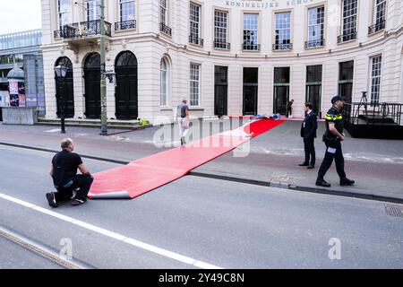 DEN HAAG - l'area intorno al Teatro reale è in preparazione per la celebrazione di Prinsjesdag. Il terzo martedì di settembre inizia il nuovo anno lavorativo del governo. ANP JEROEN JUMELET netherlands Out - belgio Out Foto Stock