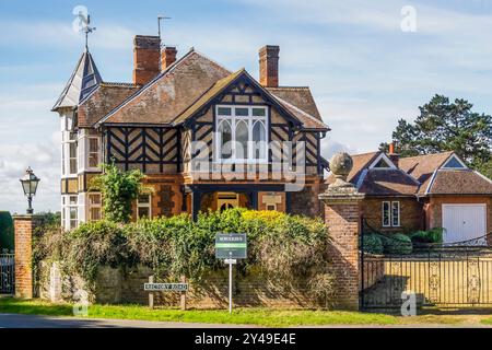 Grande casa vittoriana indipendente classificata Grade II in vendita a Wolferton nella tenuta reale di Sandringham Foto Stock