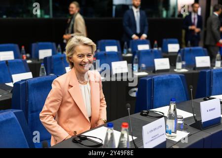 17 settembre 2024, Francia, Straßburg: Ursula von der Leyen (CDU), Presidente della Commissione europea, siede nell'edificio del Parlamento europeo prima della Conferenza dei presidenti. I capi di Stato e di governo avevano precedentemente nominato candidati per il Collegio dei Commissari. Foto: Philipp von Ditfurth/dpa Foto Stock