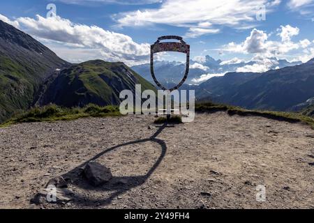 Furkapass. Grand Tour della Svizzera. Rundstrecke für Touristen im Auto oder auf dem Motorrad vorbei an den Highlights der Schweiz, vorbei an 46 Top-Attraktionen, Landschaften und über Fünf Alpenpässe. 84 Fotospot Inklusive. // 10.08.2024: Realp, Kanton Uri, Schweiz *** Furka Pass Grand Tour of Switzerland percorso circolare per turisti in auto o in motocicletta, oltre 46 attrazioni principali, paesaggi e oltre cinque passi alpini 84 spot fotografici inclusi 10 08 2024 Realp, Canton Uri, Svizzera Foto Stock