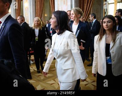 Chisinau, Moldavia. 17 settembre 2024. Annalena Baerbock (Alleanza 90/Verdi), ministro degli Esteri della Repubblica Federale di Germania, partecipa alla conferenza della piattaforma di sostegno della Moldavia presso il Palazzo della Repubblica. Il ministro degli Esteri tedesco Baerbock partecipa alla riunione della "piattaforma di partenariato per la Moldova”, una conferenza internazionale dei donatori che sostiene la Repubblica moldova, che sta subendo in particolare le conseguenze della guerra in Ucraina. La Moldavia è uno dei paesi più poveri d'Europa. Crediti: Bernd von Jutrczenka/dpa/Alamy Live News Foto Stock