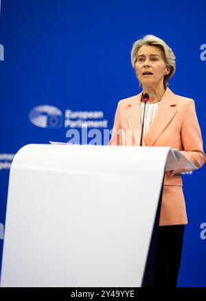 17 settembre 2024, Francia, Straßburg: Ursula von der Leyen (CDU), Presidente della Commissione europea, presenta la sua nuova Commissione ai rappresentanti dei media durante una conferenza stampa. I capi di Stato e di governo avevano precedentemente nominato candidati per il Collegio dei Commissari. Il Presidente della Commissione von der Leyen ha ora assegnato loro aree di responsabilità. Le candidature devono ancora essere confermate dal Parlamento europeo. Foto: Philipp von Ditfurth/dpa Foto Stock