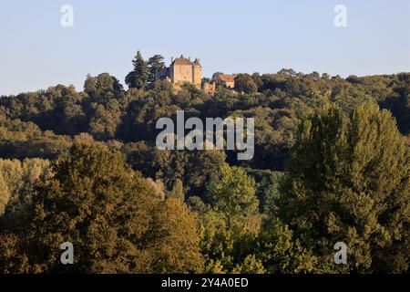 Il castello fortificato di Fénelon nel Périgord Noir. Storia, patrimonio, turismo, film e televisione. Sainte-Mondane, Dordogne, Périgord, New Aquitai Foto Stock