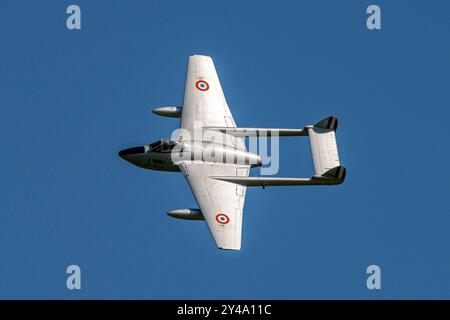 Melun Villaroche, Francia. 15 settembre 2024. Un caccia a reazione britannico De Havilland Vampire in volo il 15 settembre 2024 all'aeroporto Melun-Villaroche. L'Air Legend Airshow è un evento che si svolge ogni anno, durante il secondo fine settimana di settembre, presso l'aeroporto Melun-Villaroche, 40 km a sud-est di Parigi, in Francia. Questo eccezionale spettacolo presenta esibizioni di aerei leggendari, raramente o mai visti in Francia. Foto di Denis Prezat/ABACAPRESS. COM credito: Abaca Press/Alamy Live News Foto Stock