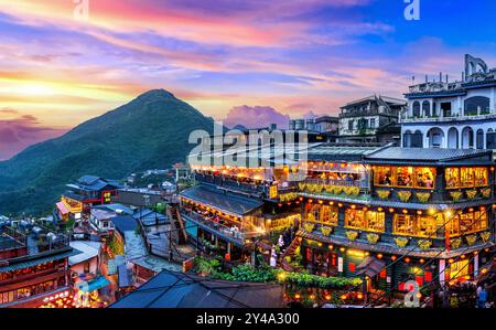 Jiufen old street al crepuscolo in Taipei Taiwan. Foto Stock