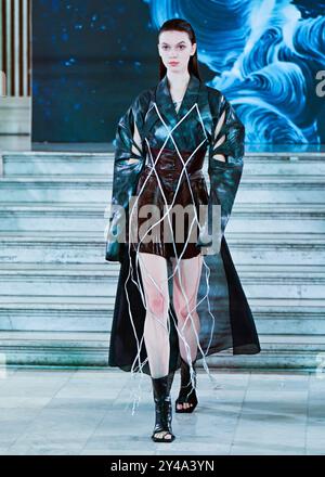 LONDRA, REGNO UNITO. 16 settembre 2024. '王紫菲'Zifei Wang 'Endless River SS25' alla London Fashion Week 40 anni al Waldorf Hilton London, Aldwych, Londra, Regno Unito (foto di 李世惠/SEE li/Picture Capital) credito: Vedi li/Picture Capital/Alamy Live News Foto Stock