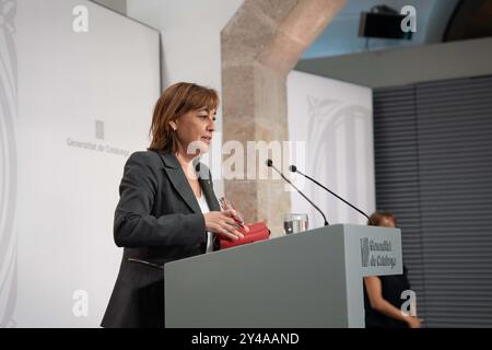 Barcellona, Spagna. 17 settembre 2024. Conferenza stampa della Generalitat in cui hanno spiegato che il governo della Generalitat procederà con il controverso progetto di turbine eoliche sulla Costa Brava, in mare, che influenzerà la vista dalla costa. Rueda de prensa de la Generalitat donde han explicado que el gobierno de la Generalitat seguirá adelante con el polémico proyecto de aerogeneradores en la Costa Brava, dentro del mar, afectando la vista desde la costa. Nella foto: Silvia Paneque martedì 17 settembre 2024 (foto di Eric Renom/LaPresse) credito: LaPresse/Alamy Live News Foto Stock