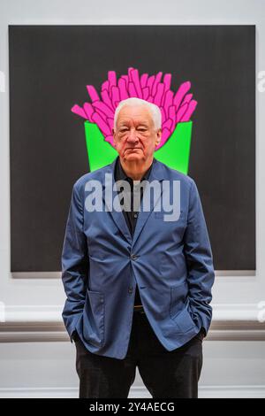 Londra, Regno Unito. 17 settembre 2024. Craig-Martin con Untitled (chips), 2019 - l'artista Michael Craig-Martin nella sua mostra personale alla Royal Academy of Arts di Londra, che va dal 21 settembre al 10 dicembre 2024. Crediti: Guy Bell/Alamy Live News Foto Stock