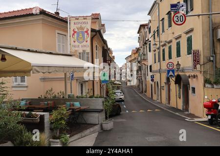 17 settembre 2024. Opatija, Volosko, Icici, Croazia. Crociere di fine stagione sull'Adriatico, in un autentico ristorante a Volosko, il pesce, i granchi e le specialità locali più deliziosi. Il mare e il paesaggio sono impressionanti. Credito Ilona Barna BIPHOTONEWS, Alamy Live News Foto Stock