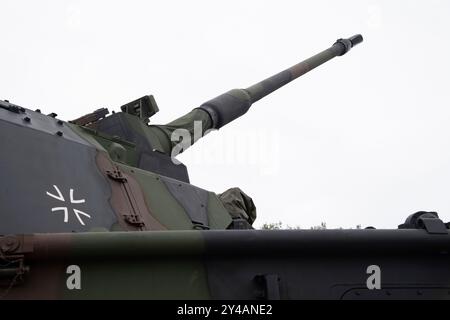 Idar Oberstein, Germania. 16 settembre 2024. Panzerhaubitze 2000 il ministro federale della difesa Boris Pistorius visita la scuola di artiglieria di Idar-Oberstein il 16.09.2024, credito: dpa/Alamy Live News Foto Stock