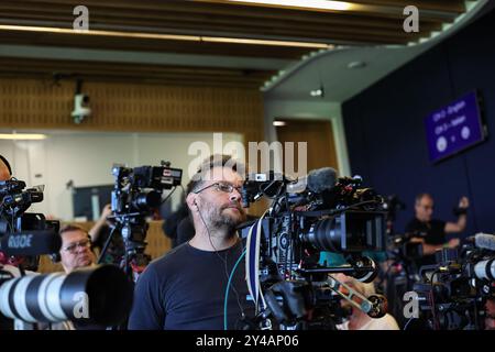 Manchester, Regno Unito. 17 settembre 2024. Le telecamere girano durante la conferenza stampa UEFA Champions League Manchester City vs Inter Milan all'Etihad Stadium di Manchester, Regno Unito, 17 settembre 2024 (foto di Mark Cosgrove/News Images) a Manchester, Regno Unito, il 17 settembre 2024. (Foto di Mark Cosgrove/News Images/Sipa USA) credito: SIPA USA/Alamy Live News Foto Stock