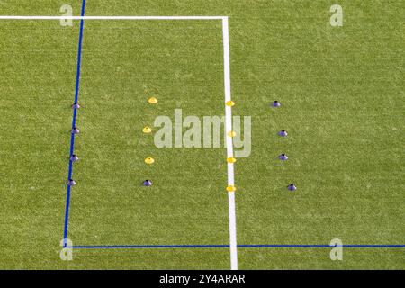 Vista dall'alto del campo da calcio con erba artificiale Foto Stock