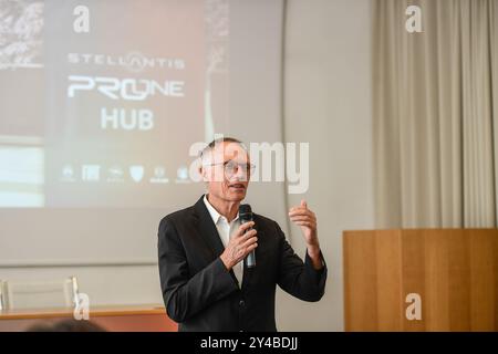 Torino, Italia. 17 settembre 2024. Carlos Tavares, Amministratore delegato di Stellantis, all'inaugurazione dell'Hub globale dei veicoli commerciali a Mirafiori (Torino) Italia. 17 settembre 2024. (Foto di Alberto Gandolfo/LaPresse) Carlos Tavares, CEO di Stellantis, durante l'inaugurazione di Stellantis ProOne Hub a Torino. 17 settembre 2024. (Foto di Alberto Gandolfo/LaPresse) credito: LaPresse/Alamy Live News Foto Stock