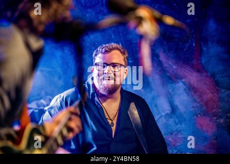 Dom Martin live sul palco a Rockhouse Salzburg con Ben Graham e Aaron Mc Laughlin Salzburg Rockhouse Salzburg Austria Foto Stock