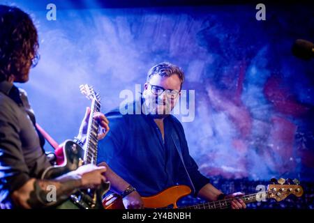 Dom Martin live sul palco a Rockhouse Salzburg con Ben Graham e Aaron Mc Laughlin Salzburg Rockhouse Salzburg Austria Foto Stock