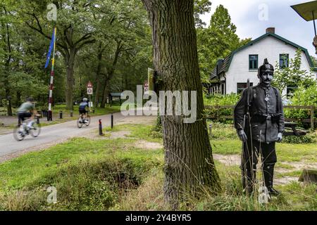 Il cosiddetto confine verde, all'ex confine di Grenzweg vicino a Straelen-Kastanienburg e NL Velden, tra Germania e Paesi Bassi, adv Foto Stock