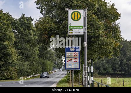 Il cosiddetto confine verde, vicino a Straelen Niederdorf, tra Germania e Paesi Bassi, strada di campagna, Niederdorfer Strasse, primo giorno di intensifie Foto Stock