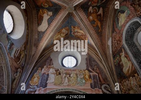 Vista interna, Dio padre in Gloria, affreschi tardogotici del Maestro Wenzlaus nella Cappella di nostra Signora al cimitero, chiesa di pellegrinaggio Parrocchia CH Foto Stock