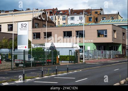 Anderlecht, Bruxelles capitale, Belgio, 13 settembre 2024 - società di riciclaggio e società belga di croce rossa Foto Stock