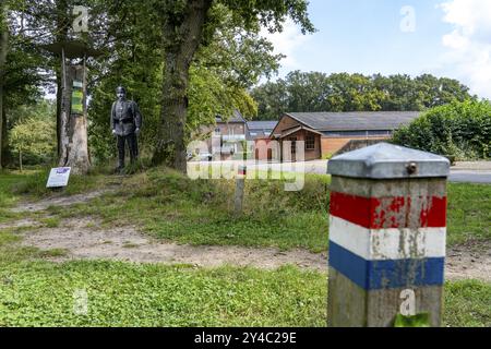 Il cosiddetto confine verde, all'ex confine di Grenzweg vicino a Straelen-Kastanienburg e NL Velden, tra Germania e Paesi Bassi, adv Foto Stock