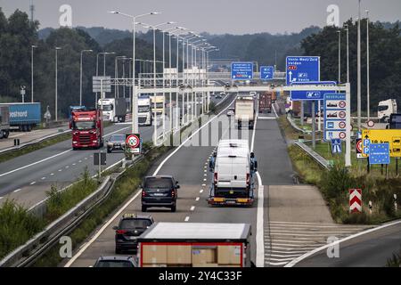 Il valico di frontiera di Straelen, tra la Germania e i Paesi Bassi, le autostrade A40 e A67 in Olanda, vista verso la NL, primo giorno di maggiori controlli alle frontiere Foto Stock