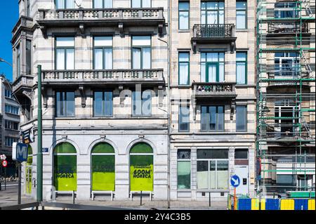 Laeken, Bruxelles, Belgio 15 settembre 2024 - facciate di appartamenti residenziali in piazza Bockstael Foto Stock