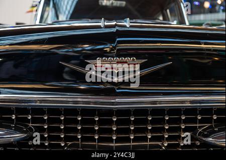 Etterbeek, Bruxelles, Belgio, SEP 14, 2024 - Cadillac vista frontale Oldtimer presso il museo Autworld Foto Stock