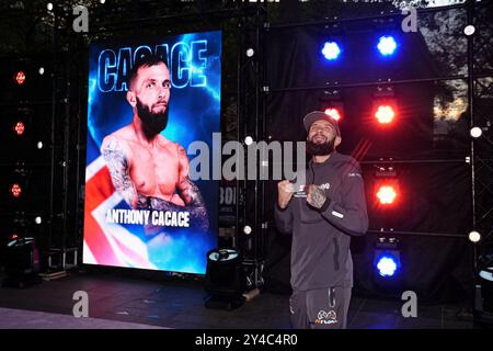 Anthony Cacace durante i grandi arrivi cerimoniali all'Odeon Luxe Leicester Square, Londra. Sabato 21 settembre si svolgerà la lotta per il titolo IBF tra Anthony Joshua e Daniel Dubois. Data foto: Martedì 17 settembre 2024. Foto Stock