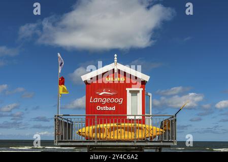 Capanna per bagnini, rossa, torre di osservazione, torre di soccorso, spiaggia, isola del Mare del Nord, Langeoog, Germania, Europa Foto Stock