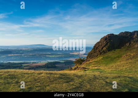 Una vista della campagna dello Shropshire dalla cima della collina Wrekin a Telford Foto Stock