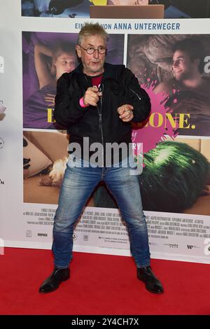 ROTTO. DA SOLO. Una storia d'amore eccentrica, Martin Semmelrogge Ankunft, rapinatore Teppich zur Weltpremiere, SI È ROTTO. DA SOLO. Una storia d'amore eccentrica a Berlino, AM 17.09.2024 *** SI È ROTTO DA SOLO Una storia d'amore eccentrica arrivo di Martin Semmelrogge, tappeto rosso per la prima mondiale HA ROTTO DA SOLO Una storia d'amore eccentrica a Berlino, il 17 09 2024 Photopress Mueller Foto Stock