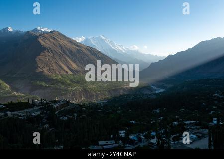 Vista di Rakaposhi da Karimabad, Pakistan Foto Stock