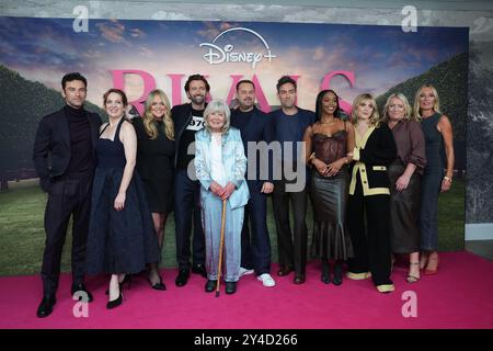 (Da sinistra a destra) Aidan Turner, Katherine Parkinson, Emily Atack, David Tennant, Jilly Cooper, Danny Dyer, Alex Hassell, Nafessa Williams, bella Maclean, Claire Rushbrook e Victoria Smurfit hanno partecipato alla proiezione speciale britannica dei nuovi rivali Disney+ all'Ham Yard Hotel, nel centro di Londra. Data foto: Martedì 17 settembre 2024. Foto Stock