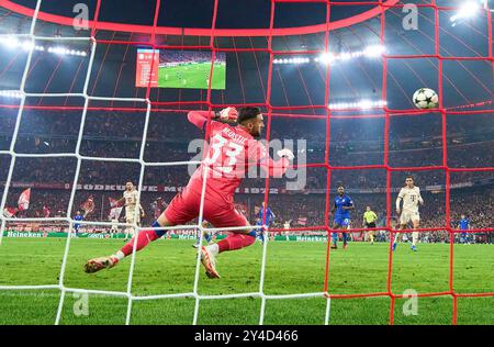 Monaco, Germania. 17 settembre 2024. Raphael Guerreiro, FCB 22 segna, tiri, Tor, Treffer, Torschuss, 2-0 nella partita di campionato a gironi FC BAYERN MUENCHEN - DINAMO ZAGABRIA di calcio UEFA Champions League nella stagione 2024/2025 a Monaco, 17 settembre 2024, FCB, 1. Spieltag, Muenchen fotografo: ddp Images/STAR-Images credito: ddp media GmbH/Alamy Live News Foto Stock