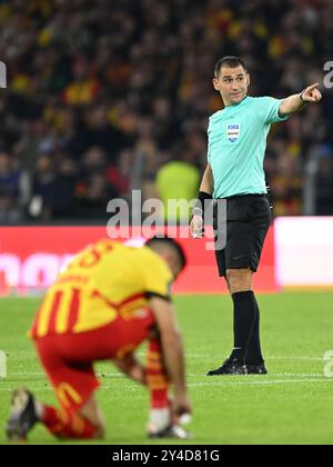 LENS - arbitro Bastien Dechepy durante la partita di Ligue 1 francese tra RC Lens e Olympique Lyon allo Stade Bollaert Delelis il 15 settembre 2024 a Lens, Francia. ANP | Hollandse Hoogte | GERRIT VAN KEULEN Foto Stock