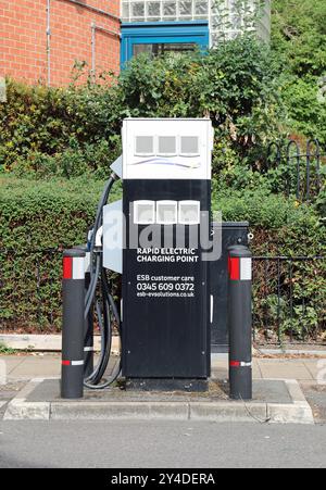 Punto di ricarica elettrica rapida in Gran Bretagna Foto Stock