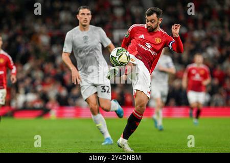 Manchester, Regno Unito. 17 settembre 2024. Bruno Fernandes del Manchester United durante la partita di calcio della Carabao Cup tra Manchester United e Barnsley all'Old Trafford di Manchester, Inghilterra, il 17 settembre. (Richard Callis/SPP) credito: SPP Sport Press Photo. /Alamy Live News Foto Stock