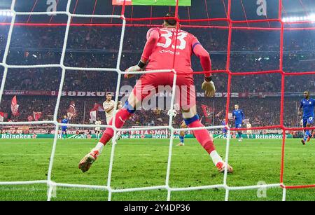 Raphael Guerreiro, FCB 22 segna, tiri, Tor, Treffer, Torschuss, 2-0 nella partita di campionato a gironi FC BAYERN MUENCHEN - DINAMO ZAGABRIA di calcio UEFA Champions League nella stagione 2024/2025 a Monaco, 17 settembre 2024 , FCB, 1. Spieltag, München fotografo: Peter Schatz Foto Stock