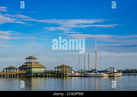 L'ingresso al Biloxi Schooner Pier Complex, parte del Biloxi Maritime and Seafood Industry Museum, è raffigurato a Biloxi, Mississippi. Foto Stock