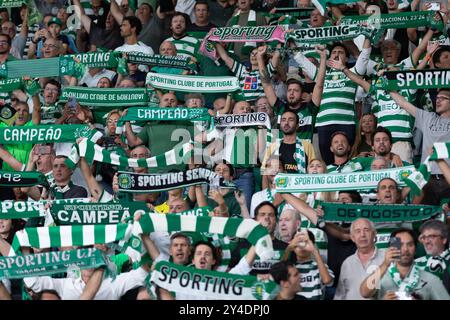 17 settembre 2024. Lisbona, Portogallo. Tifosi sportivi durante la partita della fase a gironi per la UEFA Champions League, Sporting vs Lille © Alexandre de Sousa/Alamy Live News Foto Stock