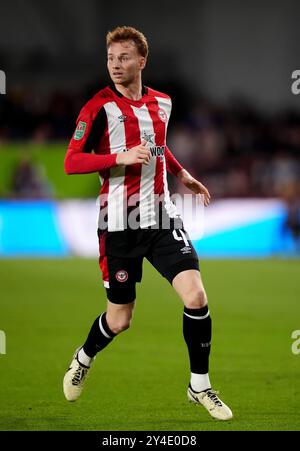 Sepp van den Berg di Brentford durante la partita del terzo turno della Carabao Cup al Gtech Community Stadium di Brentford. Data foto: Martedì 17 settembre 2024. Foto Stock