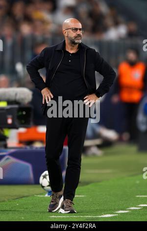 Torino, Italia. 17 settembre 2024. Peter Bosz, allenatore del PSV Eindhoven, guarda durante la partita di calcio di UEFA Champions League tra Juventus FC e PSV Eindhoven. Nicolò campo/Alamy Live News Foto Stock