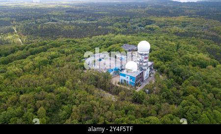 Vista aerea della stazione di spionaggio di Teufelsberg (storia della DDR) a Berlino, Germania Foto Stock