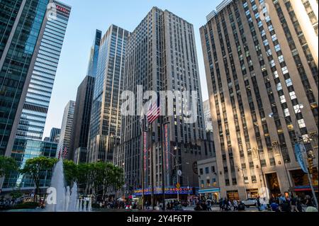 Radio City Music Hall si trova nel quartiere Manhattan di New York City e vicino al Rockefeller Center. Foto Stock